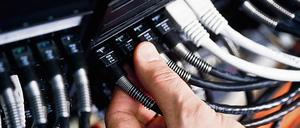Den Stecker gezogen: Ende August legte ein Totalausfall des Berliner Rechenzentrums ITDZ diverse Behörden lahm. Ursache war wohl eine Fehlkonstruktion ausgerechnet im Notstromsystem.