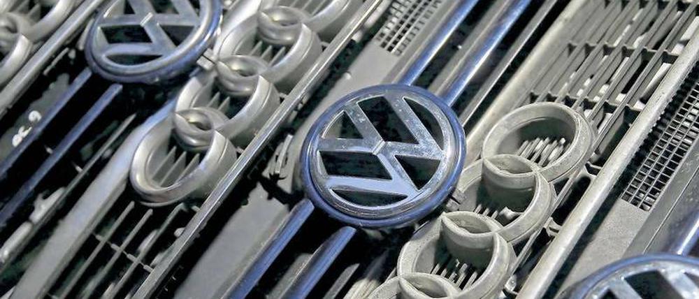 VW-Konzern zerlegt. Details des Manipulationsskandals kommen jeden Tag ans Licht. Die VW-Tochter Audi stellte am Mittwoch Strafanzeige bei der Staatsanwaltschaft Ingolstadt, ist aber auch selbst Gegenstand von Spekulationen.