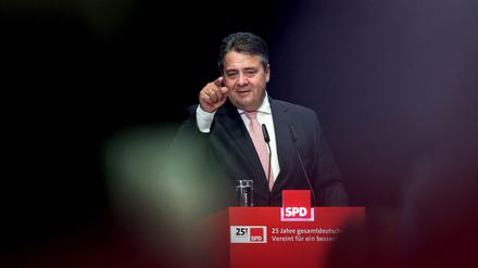 "Schreib' mich an!" Sigmar Gabriel lässt sich von der Netzgemeinde interviewen.