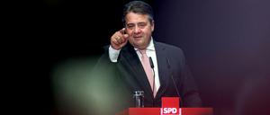 "Schreib' mich an!" Sigmar Gabriel lässt sich von der Netzgemeinde interviewen.