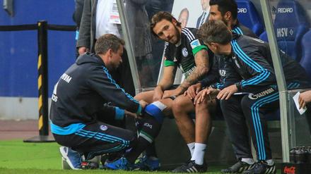 Vor der Diagnose: Marco Höger auf der Schalker Bank im Spiel beim Hamburger SV.