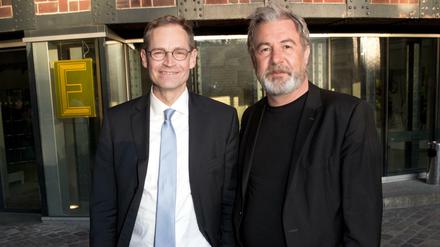 Berlins Regierender Bürgermeister Michael Müller (l, SPD) und Elmar Giglinger, Geschäftsführer Medienboard Berlin-Brandenburg.
