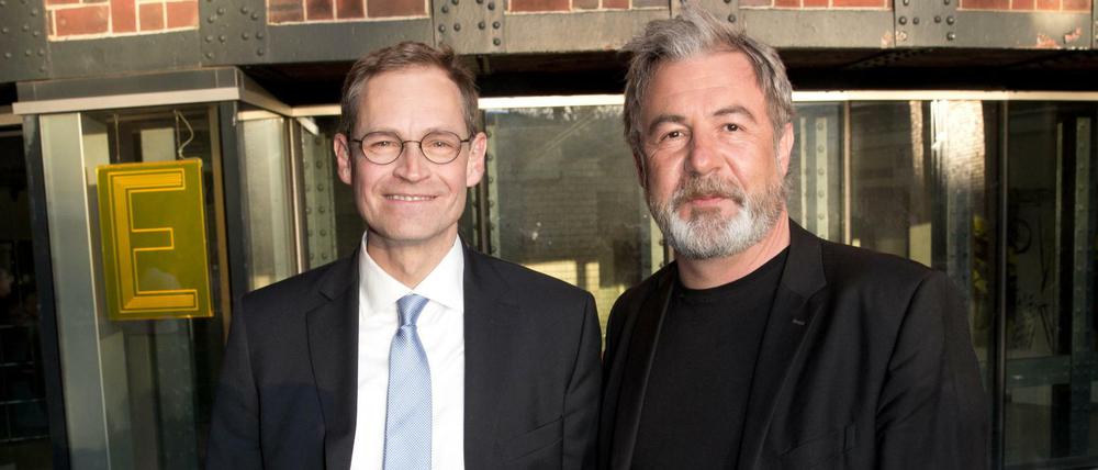 Berlins Regierender Bürgermeister Michael Müller (l, SPD) und Elmar Giglinger, Geschäftsführer Medienboard Berlin-Brandenburg.