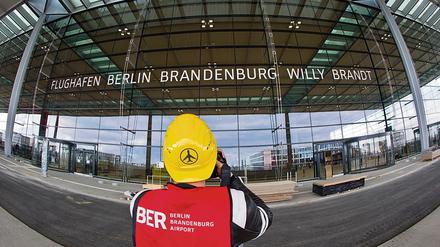 Zuviel unterm Dach. Im BER-Terminal wurden zu schwere Ventilatoren verbaut.