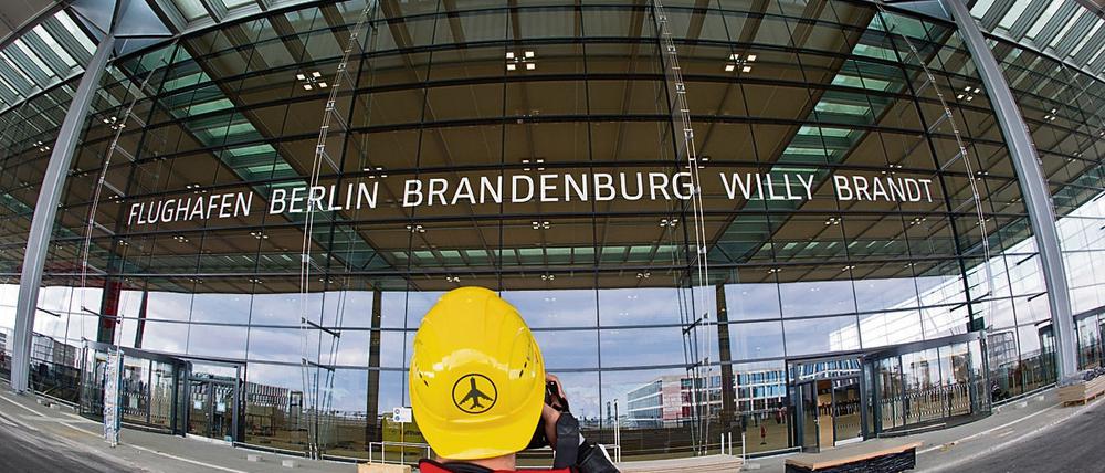 Zuviel unterm Dach. Im BER-Terminal wurden zu schwere Ventilatoren verbaut.