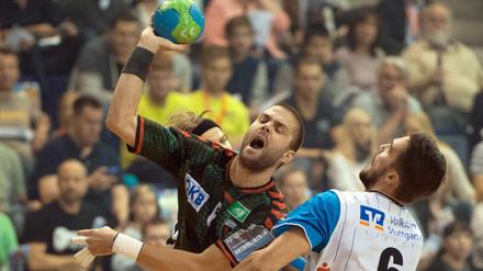 Blindes Verständnis. Drago Vukovic (links) und den anderen vier Zugängen der Füchse sind keine Eingewöhnungsschwierikeiten anzumerken. 