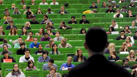 Sozial selektiv. Wer aus nicht-akademischem Elternhaus stammt, hat es schwerer, sich an der Hochschule zu orientieren. 