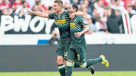 Und plötzlich läuft es wieder. Die Mönchengladbacher Granit Xhaka (links) und Raffael. 