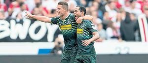 Und plötzlich läuft es wieder. Die Mönchengladbacher Granit Xhaka (links) und Raffael. 