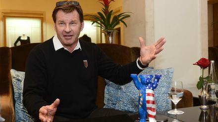 Nick Faldo, 58, gehört zu Europas erfolgreichsten Golfern der Geschichte. Dreimal gewann er das Masters und dreimal die British Open. Am Ryder Cup nahm er elfmal als Spieler teil, 2008 war er Kapitän. Inzwischen kommentiert er Golf im US-Fernsehen und unterstützt die deutsche Ryder-Cup-Bewerbung für 2022 mit Bad Saarow als Platzdesigner. 