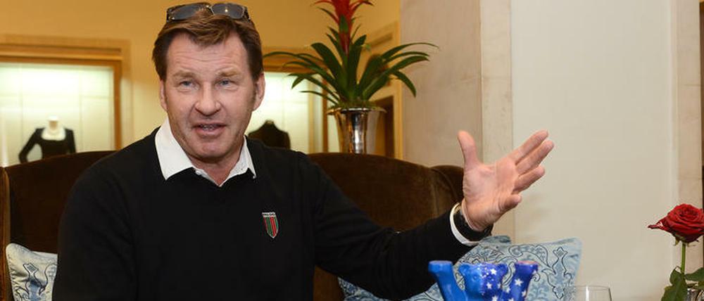Nick Faldo, 58, gehört zu Europas erfolgreichsten Golfern der Geschichte. Dreimal gewann er das Masters und dreimal die British Open. Am Ryder Cup nahm er elfmal als Spieler teil, 2008 war er Kapitän. Inzwischen kommentiert er Golf im US-Fernsehen und unterstützt die deutsche Ryder-Cup-Bewerbung für 2022 mit Bad Saarow als Platzdesigner.