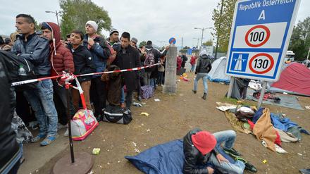 Flüchtlinge an der Grenze von Salzburg nach Freilassing: Die Aggressionen steigen. 