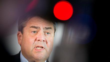 Bundeswirtschaftsminister Sigmar Gabriel (SPD) sieht bei der Belastbarkeit von Kommunen durch die Aufnahme von Flüchtlingen "faktische Grenzen".