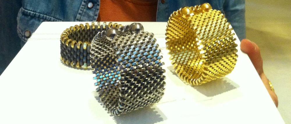 Das Armband kostet Malgorzata Jankowska acht Stunden Arbeit.