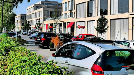 Grünstreifen und Parkzone. Um diesen Bereich der neuen Truman Plaza geht es in dem Streit.