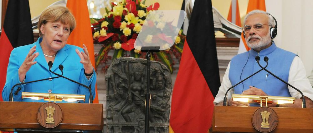 Angela Merkel (l.) und der indische Premierminister Narendra Modi (r.)