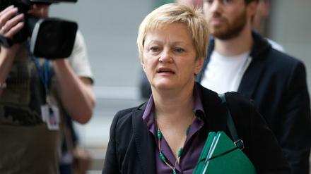 Die Vorsitzende des Rechtsausschusses des Bundestages; Renate Künast, verbitte sich den Begriff der "Euthanasie" in der Sterbehilfedebatte.