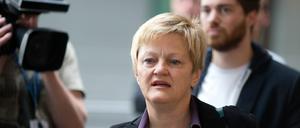 Die Vorsitzende des Rechtsausschusses des Bundestages; Renate Künast, verbitte sich den Begriff der "Euthanasie" in der Sterbehilfedebatte.