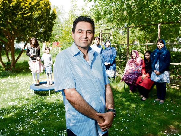 Der afghanische Bundeswehrübersetzer mit Familie in Niedersachsen.