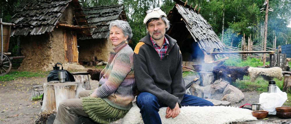 Marie Lorbeer (West) und Martyn Sorge (West) haben gemeinsam das ArchäologieSpielProjekt MOORWIESE in Berlin-Buch ins Leben gerufen.