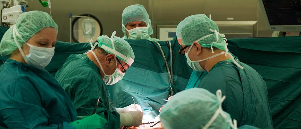Berliner Ärzte genießen im Ausland einen hervorragenden Ruf. Das will das Cluster Gesundheitswirtschaft nutzen. 