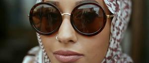 Das muslimische Model, das in einem Werbevideo der Modekette H&amp;M einen Hidschab trägt sorgte unlängst für Aufruhr.