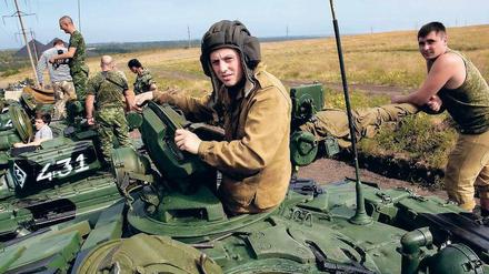 Putin? Nie gehört! Prorussische Milizionäre beim Gefechtstraining in der Nähe von Tores im Donbass. 