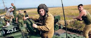 Putin? Nie gehört! Prorussische Milizionäre beim Gefechtstraining in der Nähe von Tores im Donbass. 