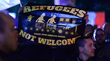 Tausende protestieren in Erfurt bei einer AfD-Demo gegen die Asylpolitik von Bund und Ländern.