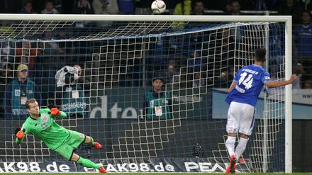Drüber: Angreifer Sandro Wagner von Darmstadt 98 vergibt einen Elfmeter gegen den FSV Mainz 05. Nach der Szene wurde das Spiel abgepfiffen.