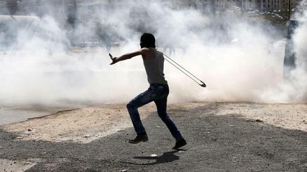 Steinewerfer bei Ramallah. Der Tempelberg bleibt für Palästinenser geschlossen. 