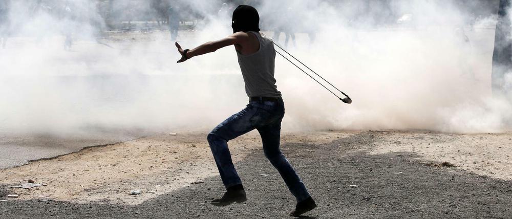 Steinewerfer bei Ramallah. Der Tempelberg bleibt für Palästinenser geschlossen. 