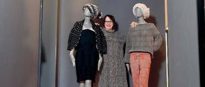 Gestrickt. Claudia Skoda mit Modellen aus ihrer aktuellen Kollektion. 