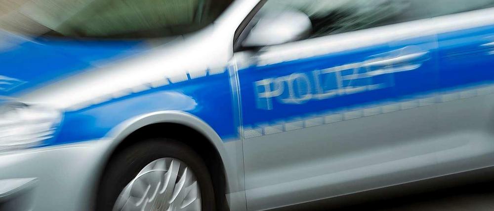 Die Polizei wurde in der Nacht zu Samstag bei einem Einsatz mit Steinen und Pyrotechnik angegriffen.