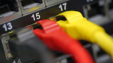Vielen nach wie vor zu langsam: die Internetverbindung. Bis 2018 soll in Deutschland Breitband verlegt sein. 