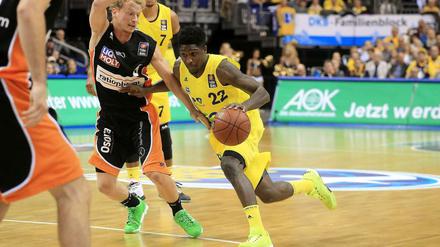 Will Cherry (Nr. 22) avancierte im ersten Spiel für Alba gleich zum Topscorer.