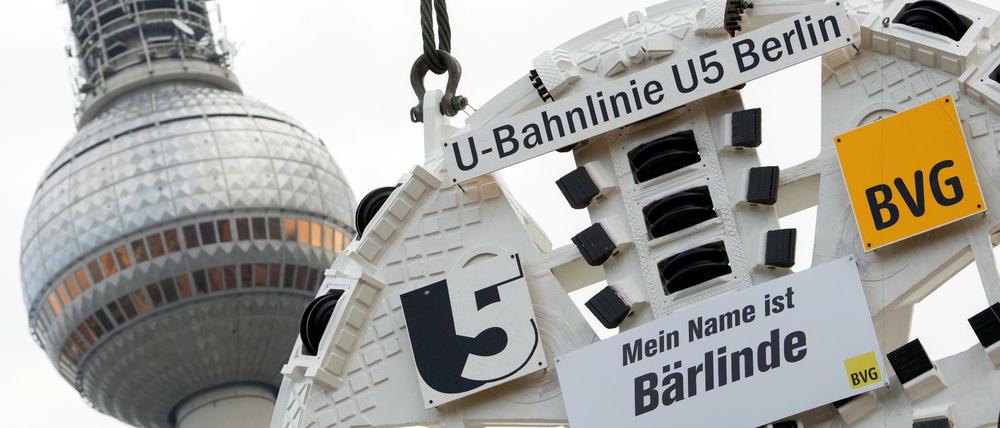 2013 hing Bärlindes Schneidekopf noch in der Berliner Luft - inzwischen hat die Riesenbohrmaschine den Tunnel für die Verlängerung der U 5 fast fertiggestellt.