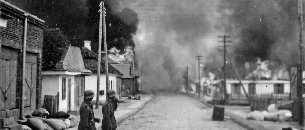 In den "Bloodlands": Deutsche Wehrmachtssoldaten 1941 im ukrainischen Ljuboml.