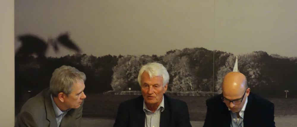 Das Thema "Wie weiter mit dem Bahnhof Wannsee?" sei verzwickt, stellte Stefan Schlede (Mitte) schon zu Beginn der Veranstaltung fest