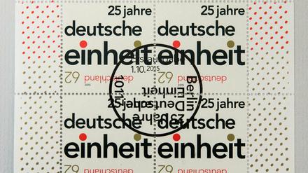 Geschichte? Ja: Nicht nur per Sonderbriefmarke erinnerte Geschichte. In 25 Geschichten von 25 deutschen Paarungen - Kollegen, Partnern, Freunden - stellen sich in der heutigen Tagesspiegel-Ausgabe 25 Ost-West-Doppel vor. 