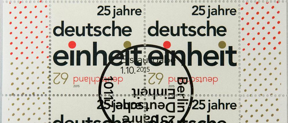 Geschichte? Ja: Nicht nur per Sonderbriefmarke erinnerte Geschichte. In 25 Geschichten von 25 deutschen Paarungen - Kollegen, Partnern, Freunden - stellen sich in der heutigen Tagesspiegel-Ausgabe 25 Ost-West-Doppel vor. 