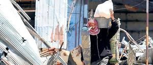 Mit letztem Hab und Gut. Viele syrische Städte wie hier Homs gleichen nach mehr als vier Jahren Krieg einer Trümmerlandschaft.