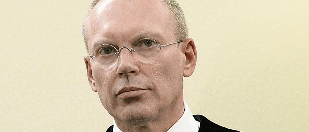 Richter Manfred Götzl gerät im NSU-Prozess durch die Affäre um ein erfundenes Opfer unter Druck.