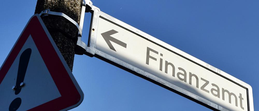Achtung Finanzamt: Viele internationale Konzerne kommen jedoch am Fiskus vorbei.
