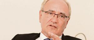 IG Metall-Chef Detlef Wetzel beim Interview # Detlef Wetzel, seit dem 25.11.2013 Erster Vorsitzender der IG Metall ; fotografiert beim Interview in Berlin-Kreuzberg. Foto: Thilo Rückeis