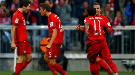 Überragende Form: Robert Lewandowski (li.), Thomas Müller und der Rest des FC Bayern.