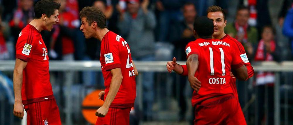Überragende Form: Robert Lewandowski (li.), Thomas Müller und der Rest des FC Bayern.