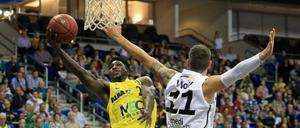 Starke Vorstellung: Will Cherry (li.) beim Korbleger gegen Bayreuth.
