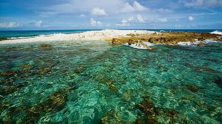 Diese Koralleninsel gehört zum Inselstaat Tuvalu im Pazifik. Der Meeresspiegelanstieg hat sie unbewohnbar gemacht.