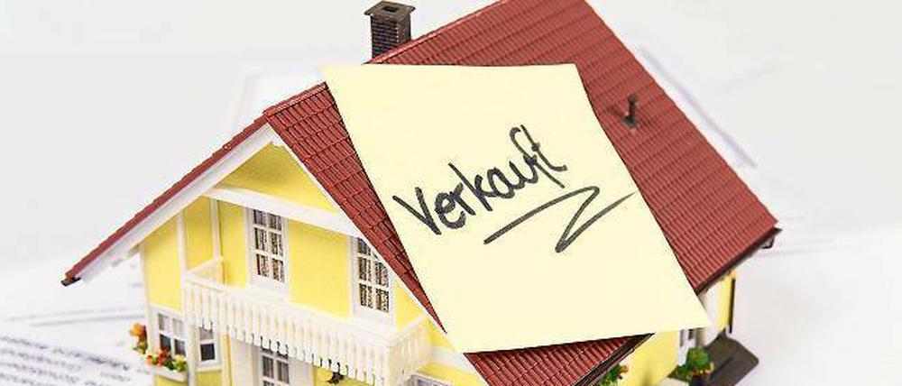 Manchmal unfreiwillig. Muss das Haus außerplanmäßig verkauft werden, obwohl der Kredit noch läuft, kann es teuer werden. 